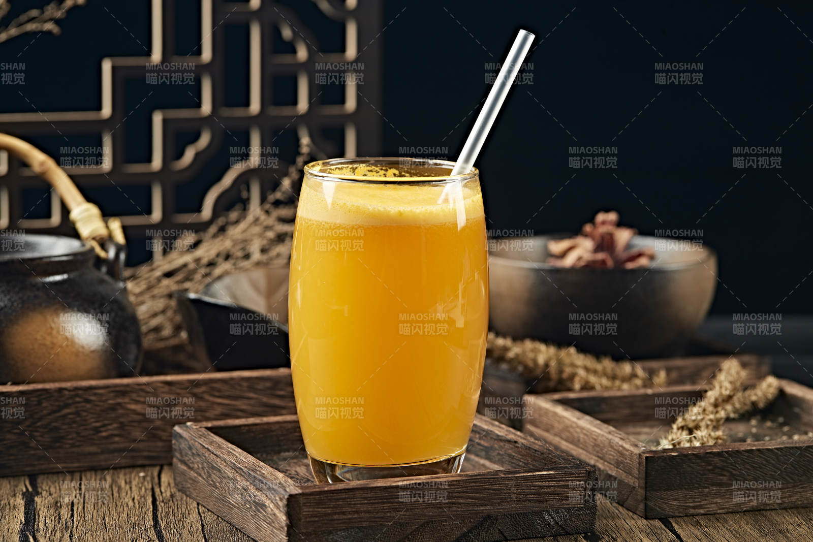 美味鲜榨柳橙汁图片