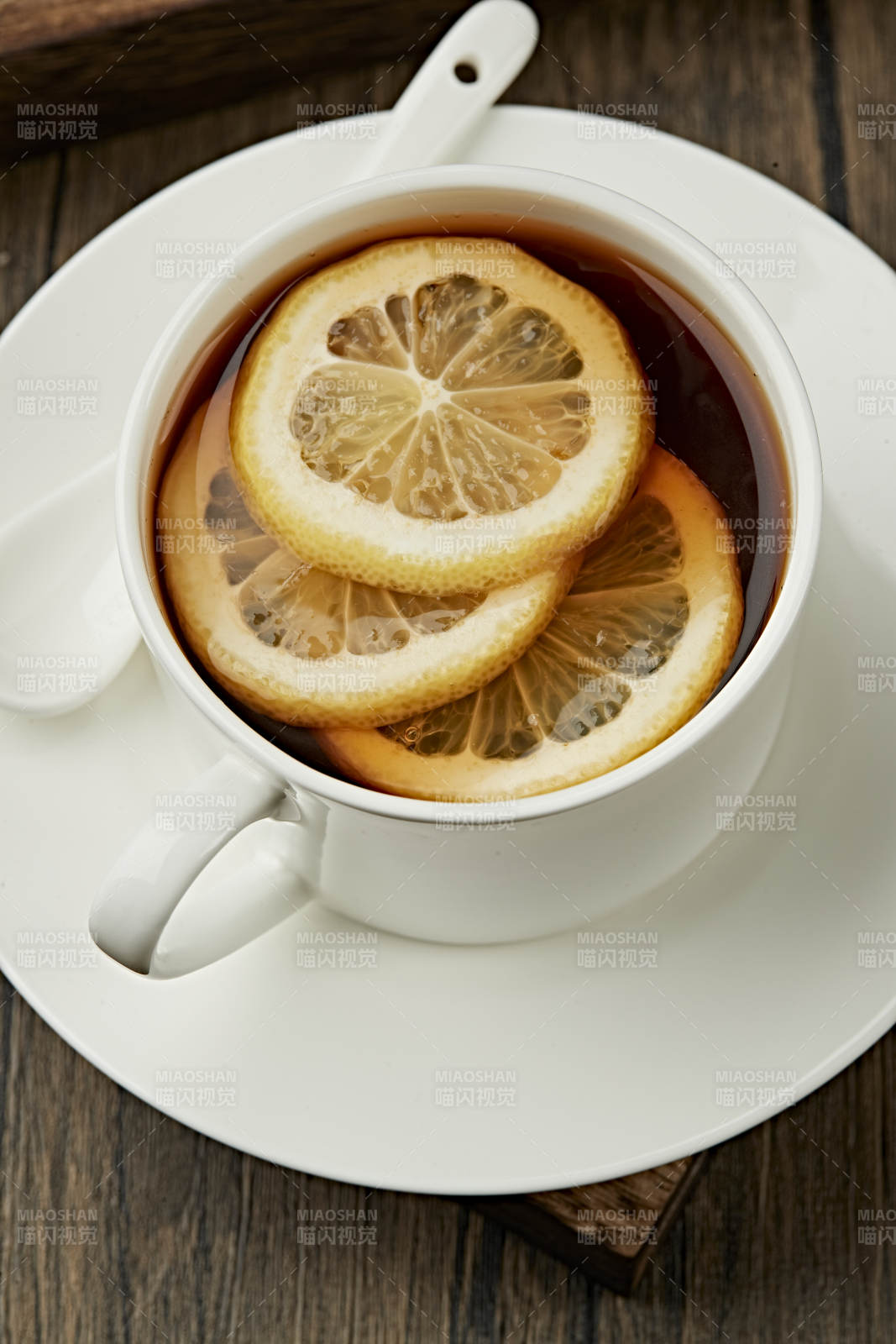 热柠檬红茶图片