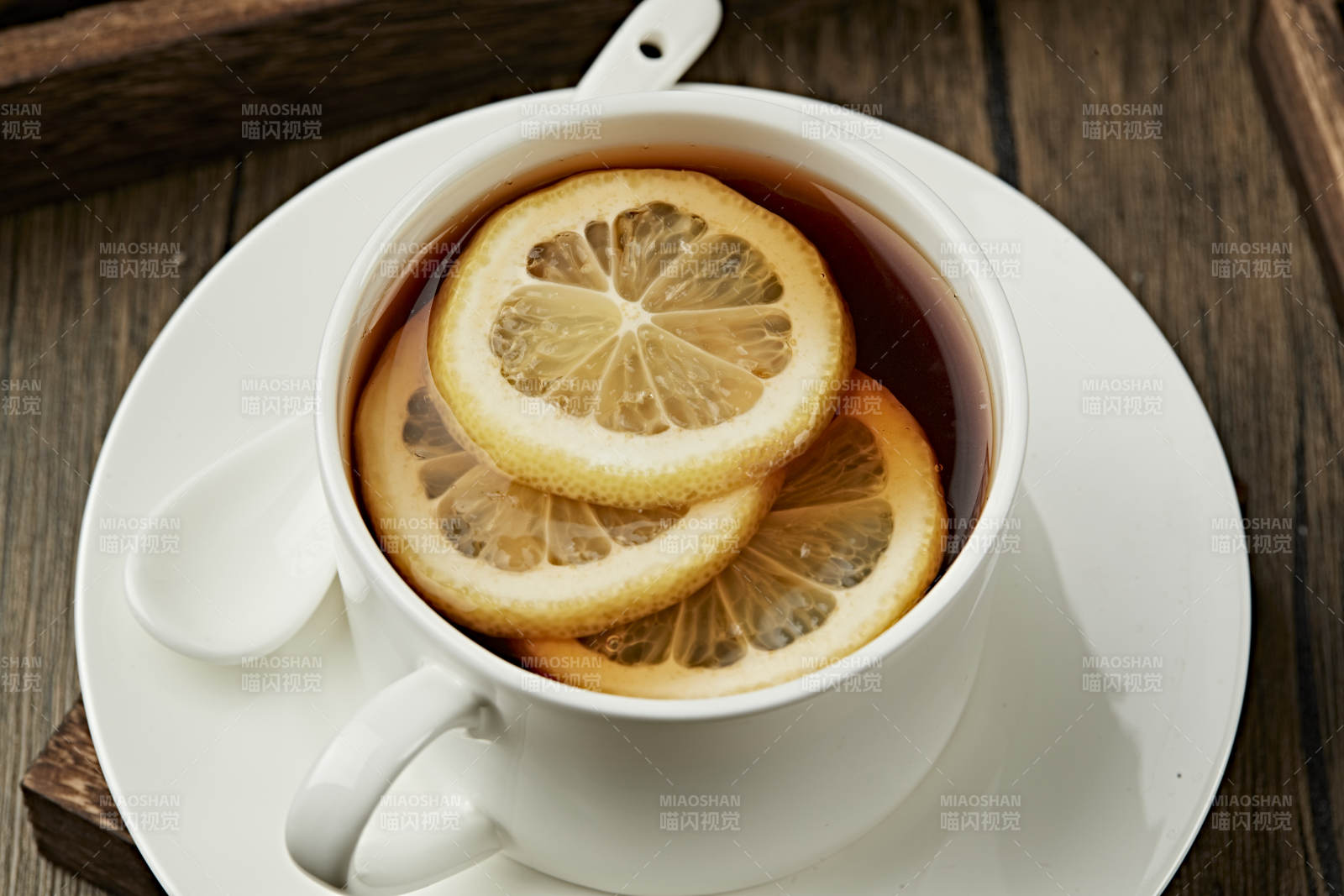 热柠檬红茶图片