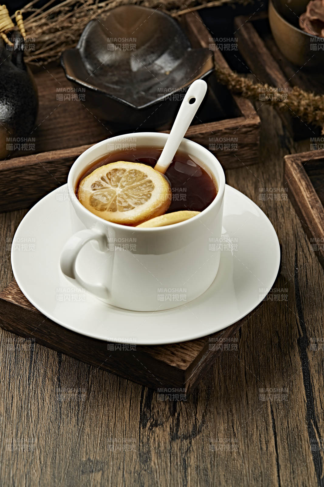 热柠檬红茶图片