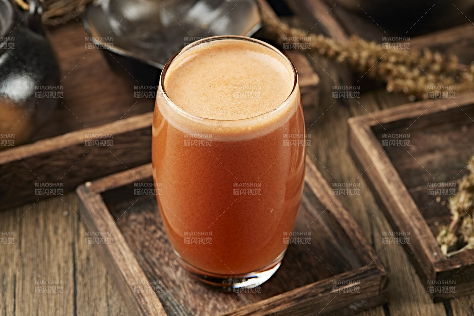 美味鲜榨橙汁图片