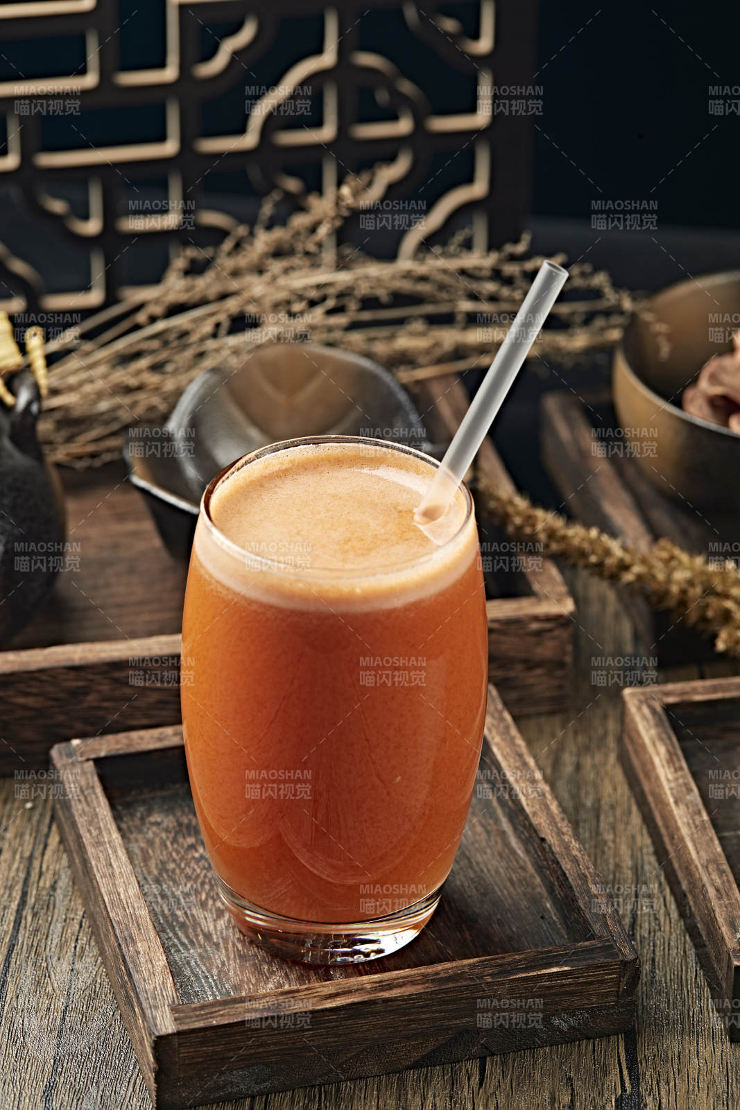 美味鲜榨橙汁图片