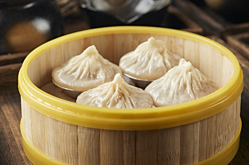 传统美食灌汤小笼包图片