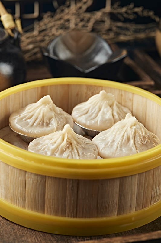 传统美食灌汤小笼包图片