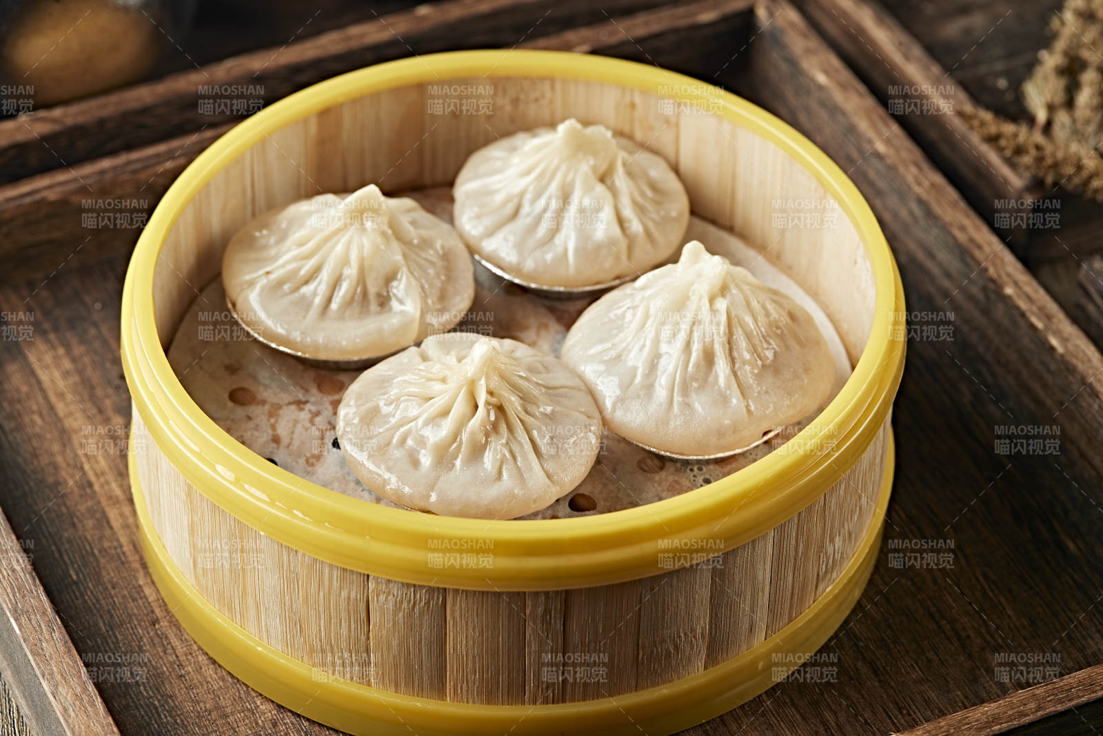 传统美食灌汤小笼包图片