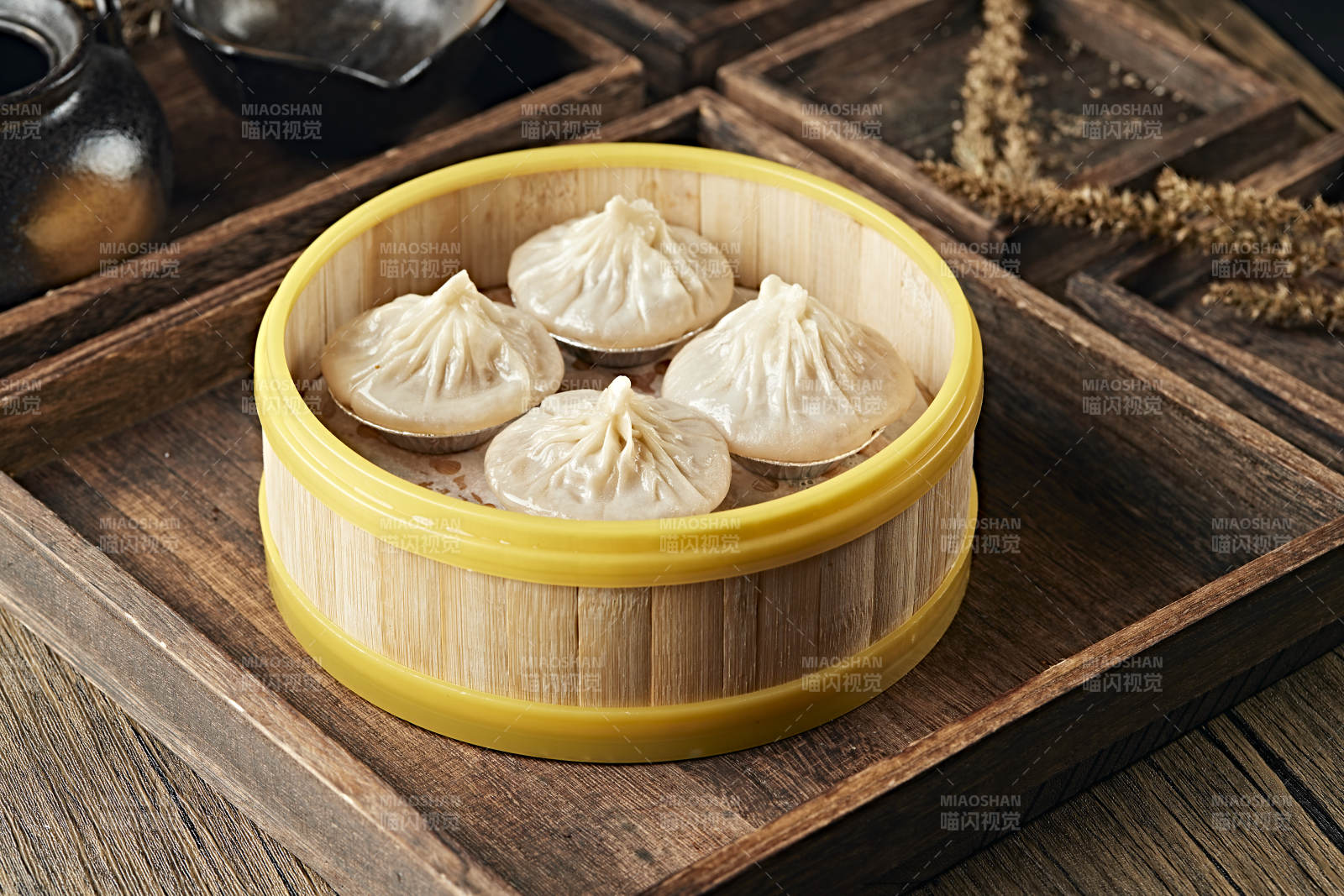 传统美食灌汤小笼包图片