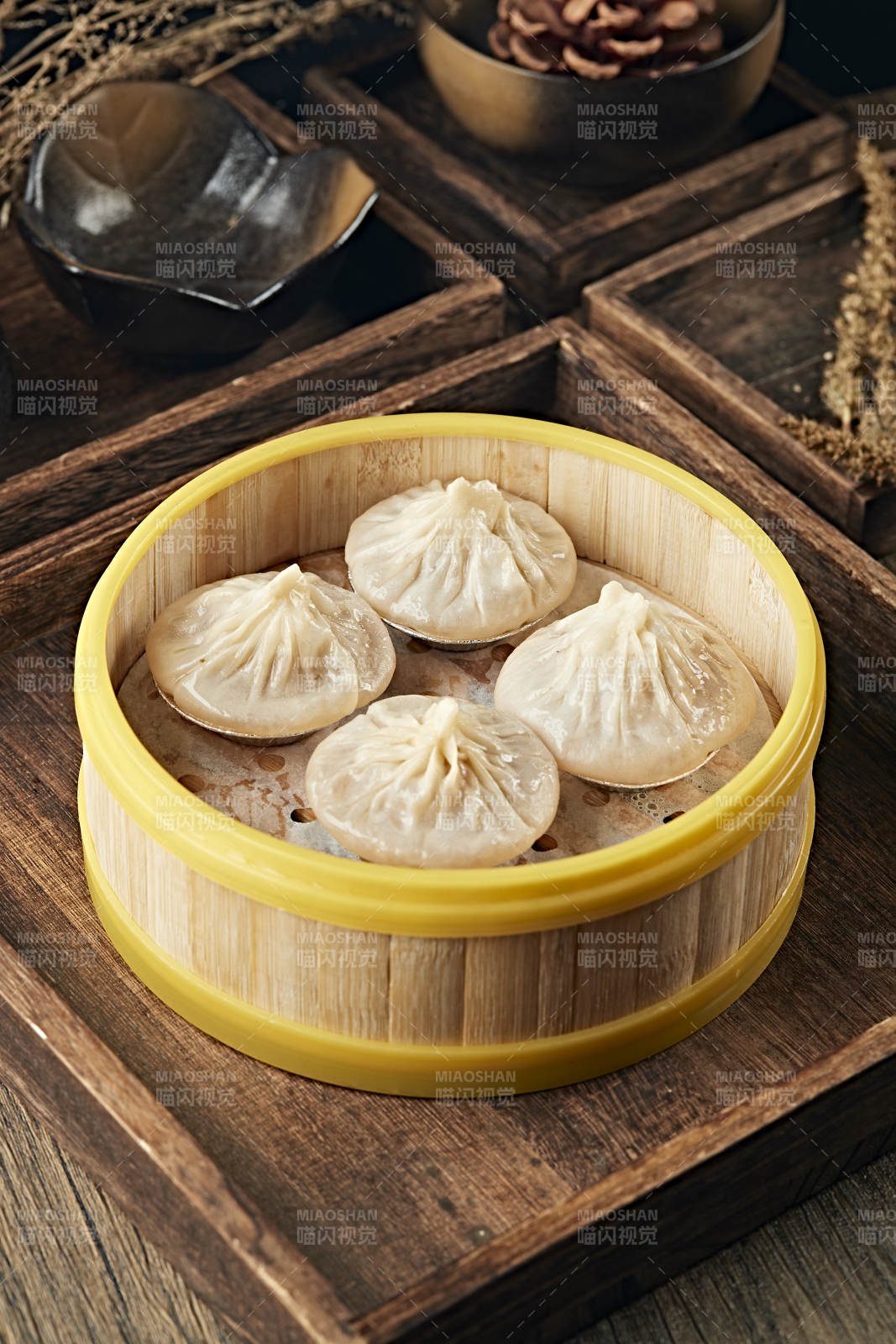 传统美食灌汤小笼包图片