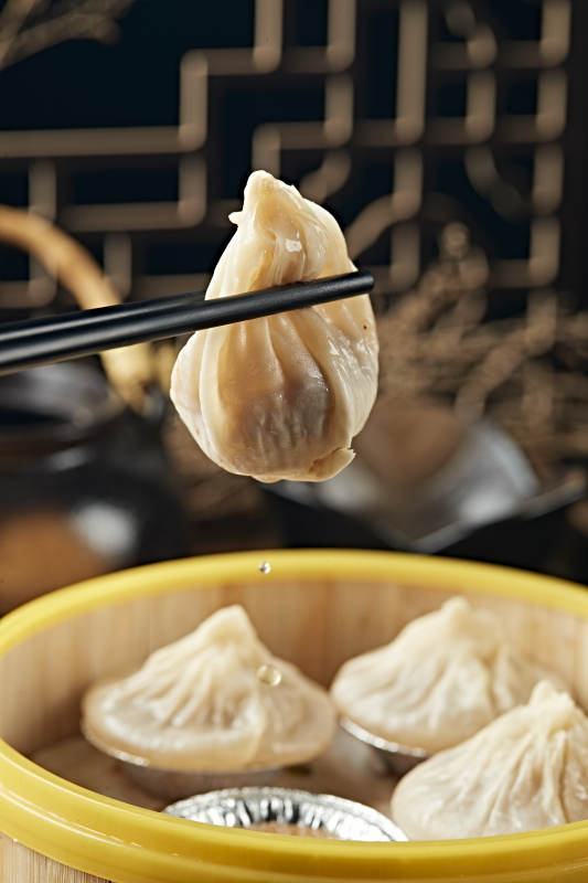 传统美食灌汤小笼包图片
