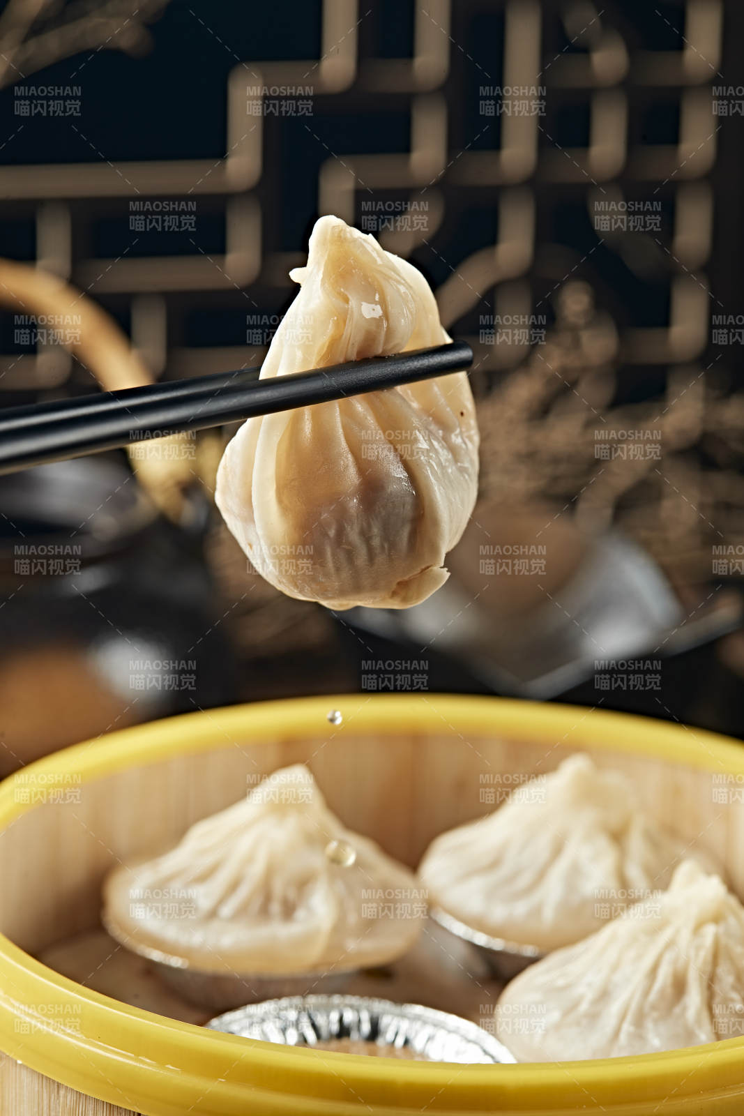 传统美食灌汤小笼包图片