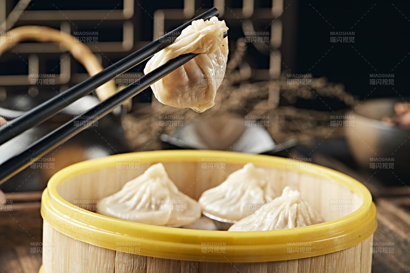 传统美食灌汤小笼包图片