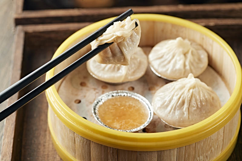 传统美食灌汤小笼包图片