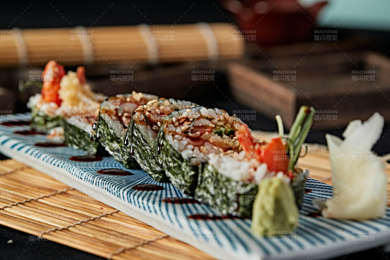 什锦太手卷寿司图片