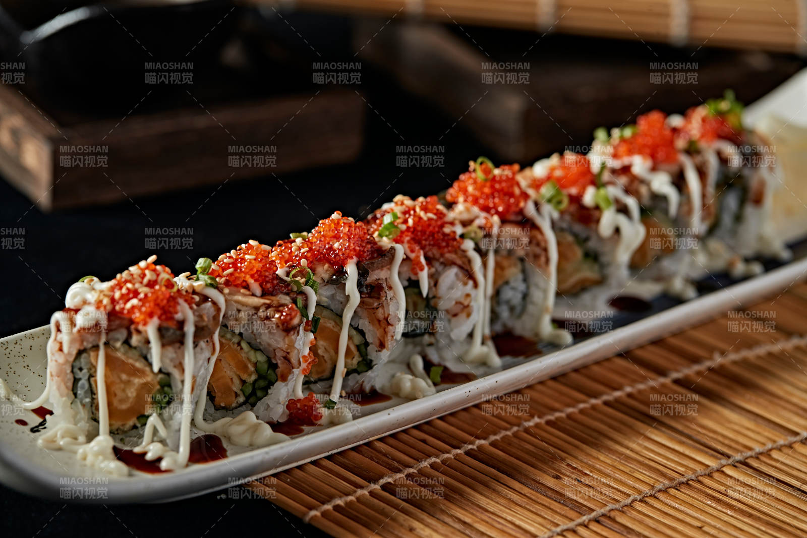 金甲蟹子寿司卷图片