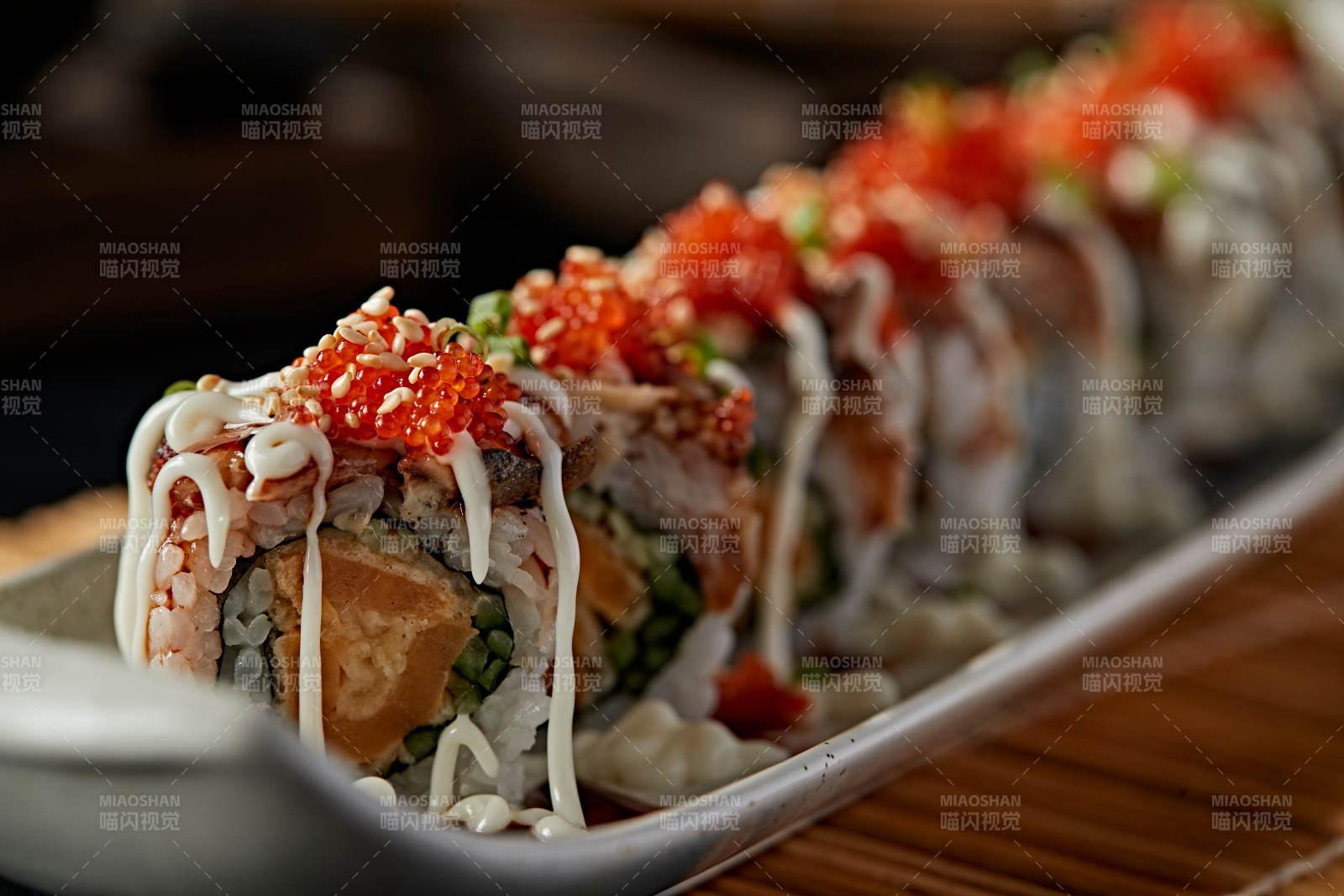 金甲蟹子寿司卷图片