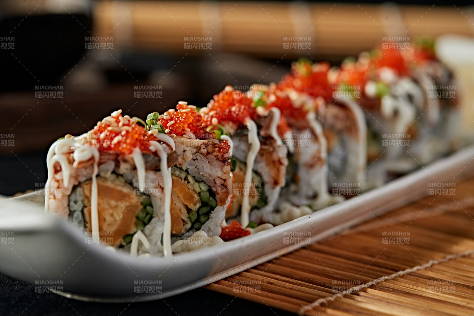 金甲蟹子寿司卷图片