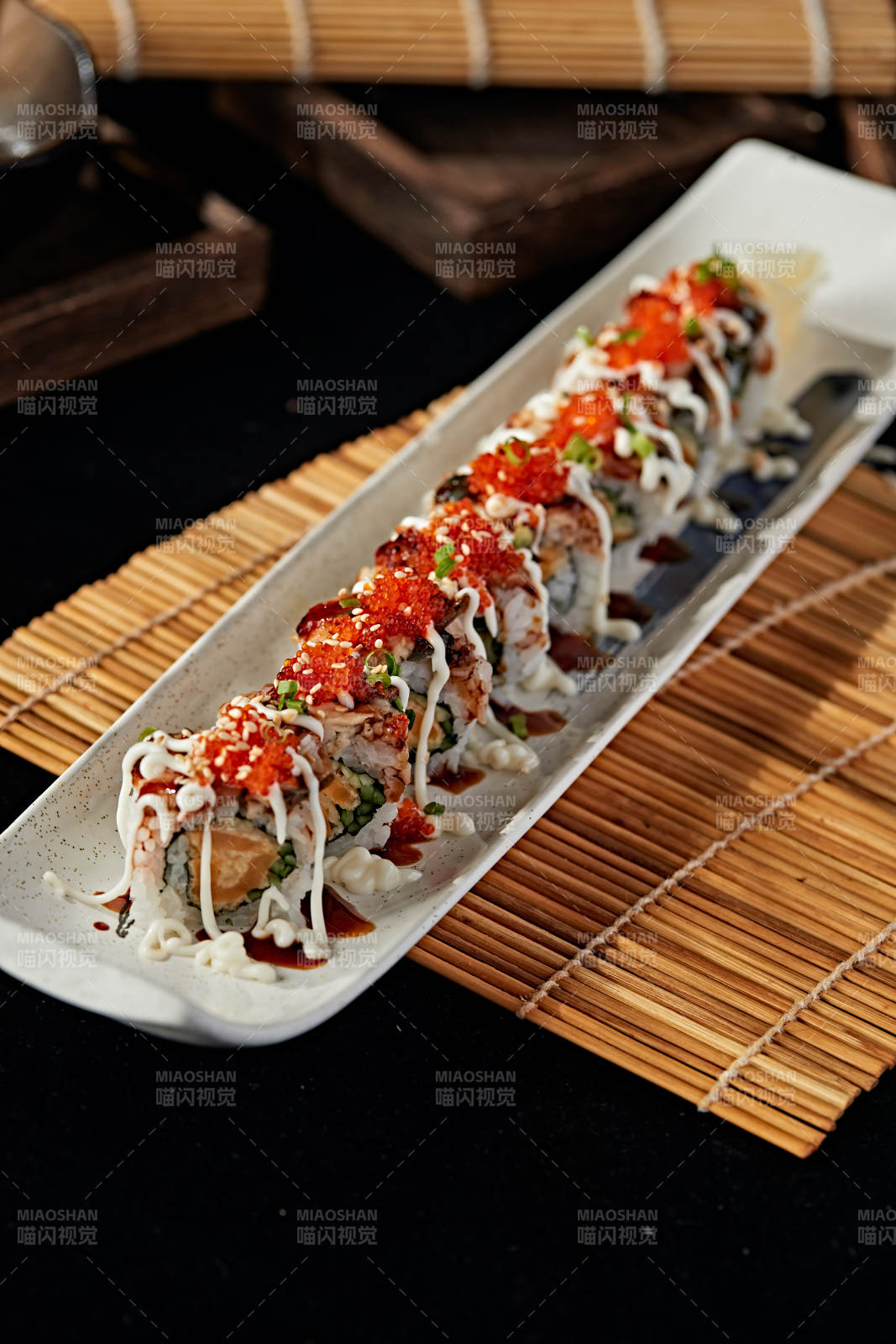 金甲蟹子寿司卷图片