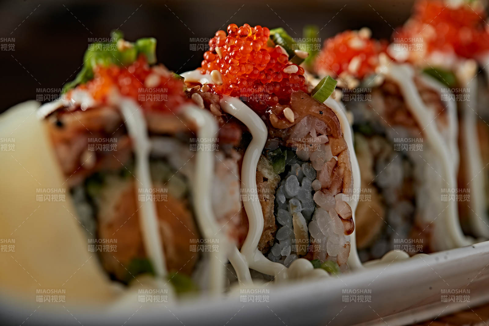 金甲蟹子寿司卷图片