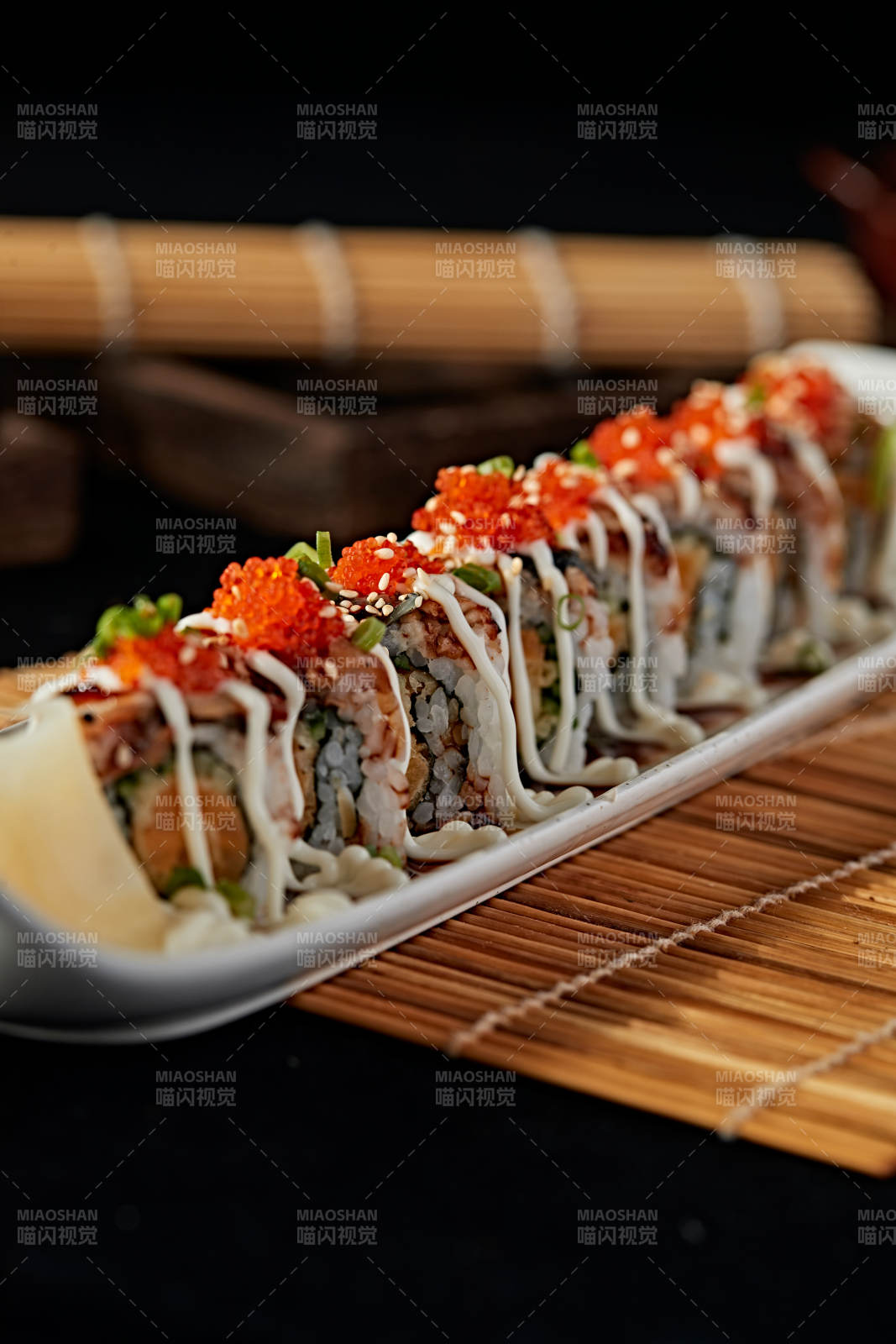 金甲蟹子寿司卷图片