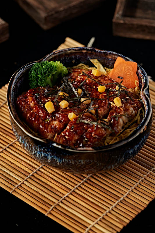 日料烤鳗鱼饭图片