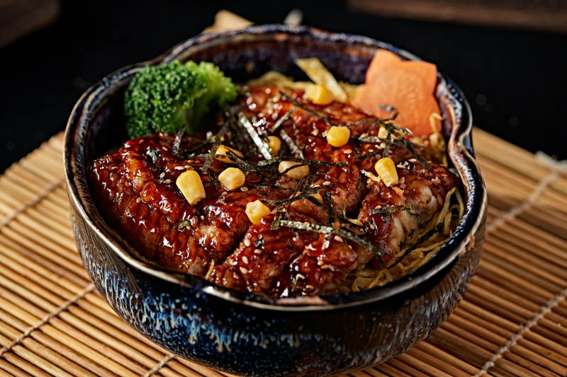 日料烤鳗鱼饭图片