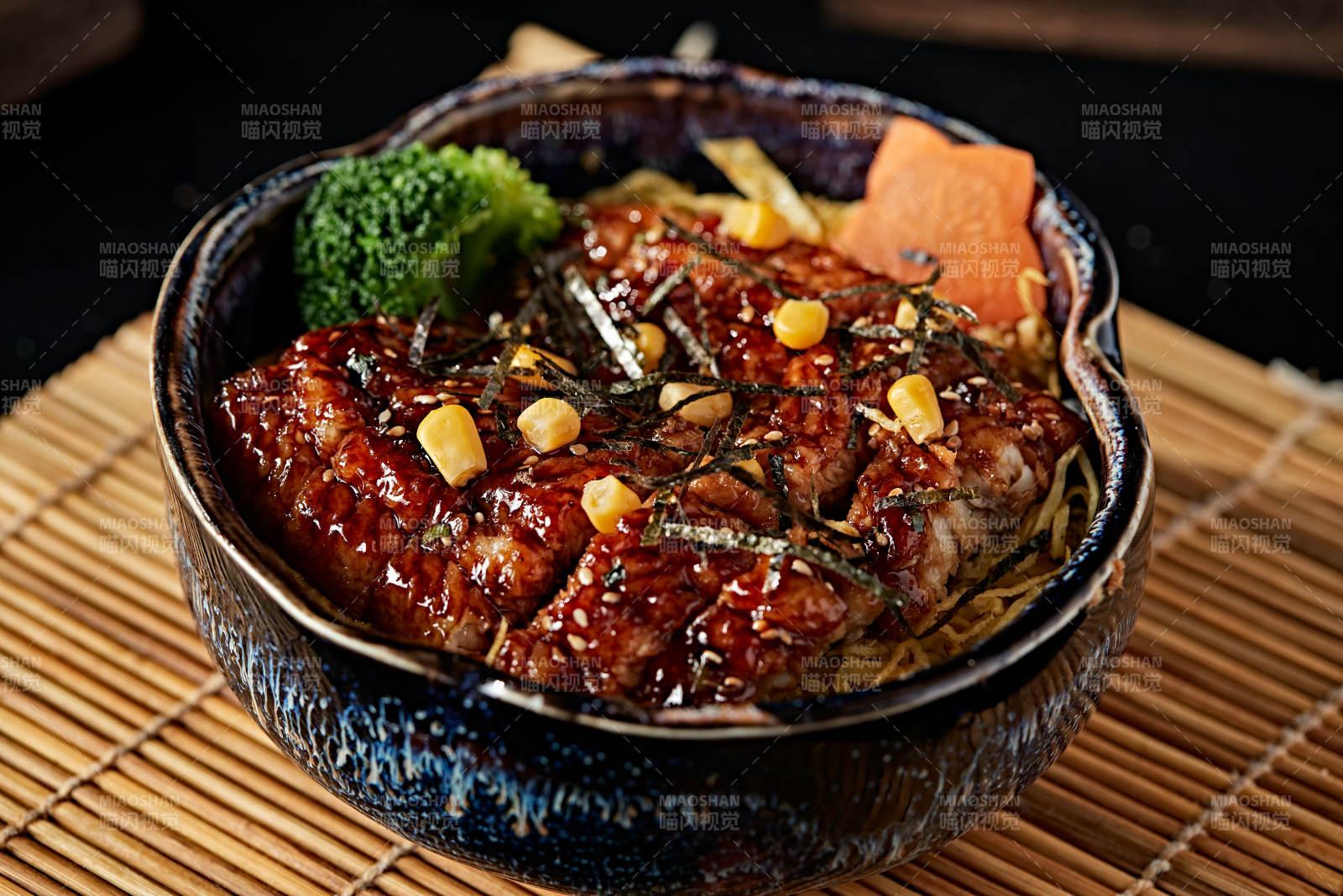 日料烤鳗鱼饭图片