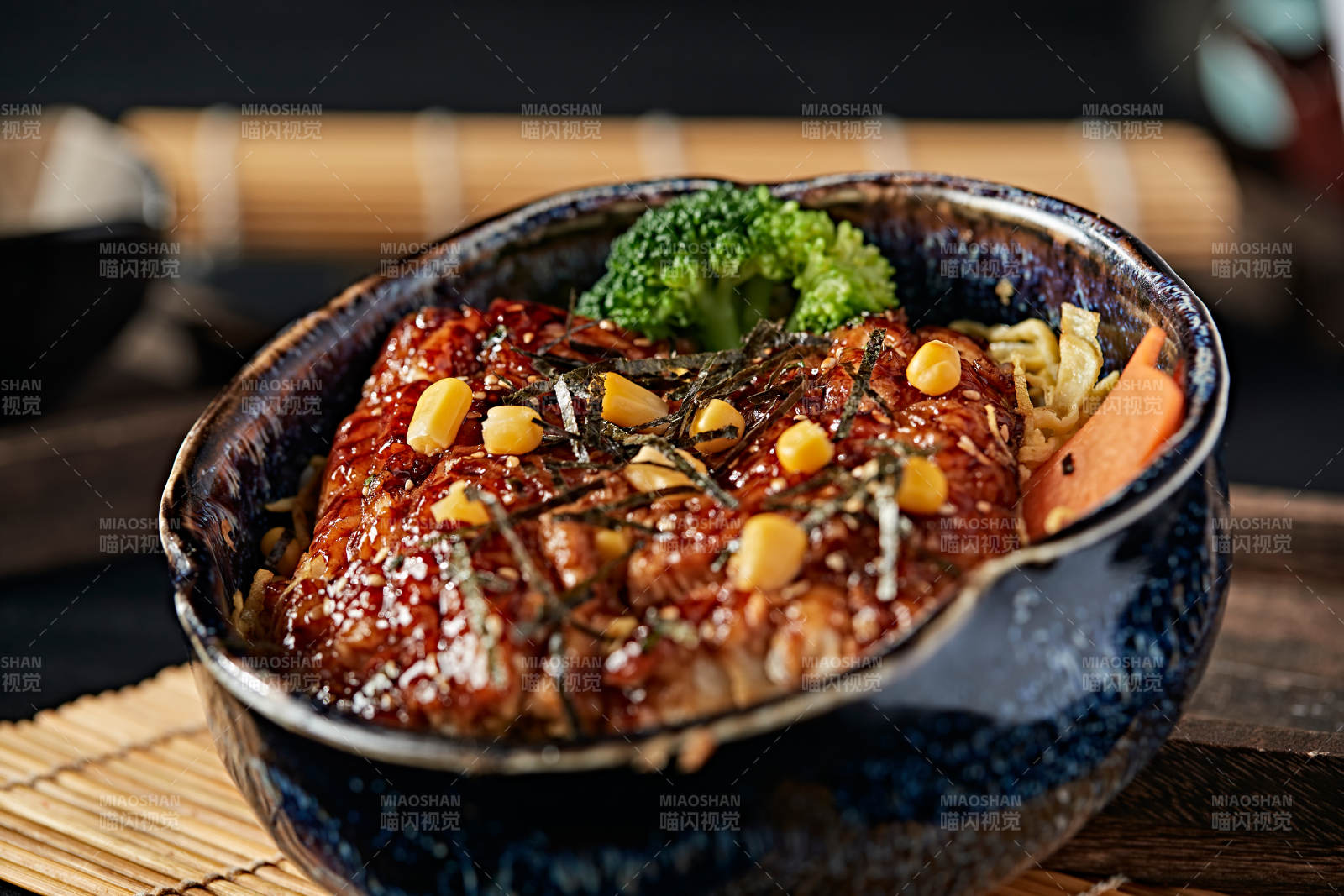 日料烤鳗鱼饭图片