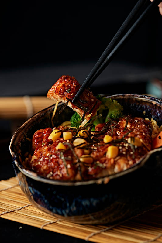 日料烤鳗鱼饭图片