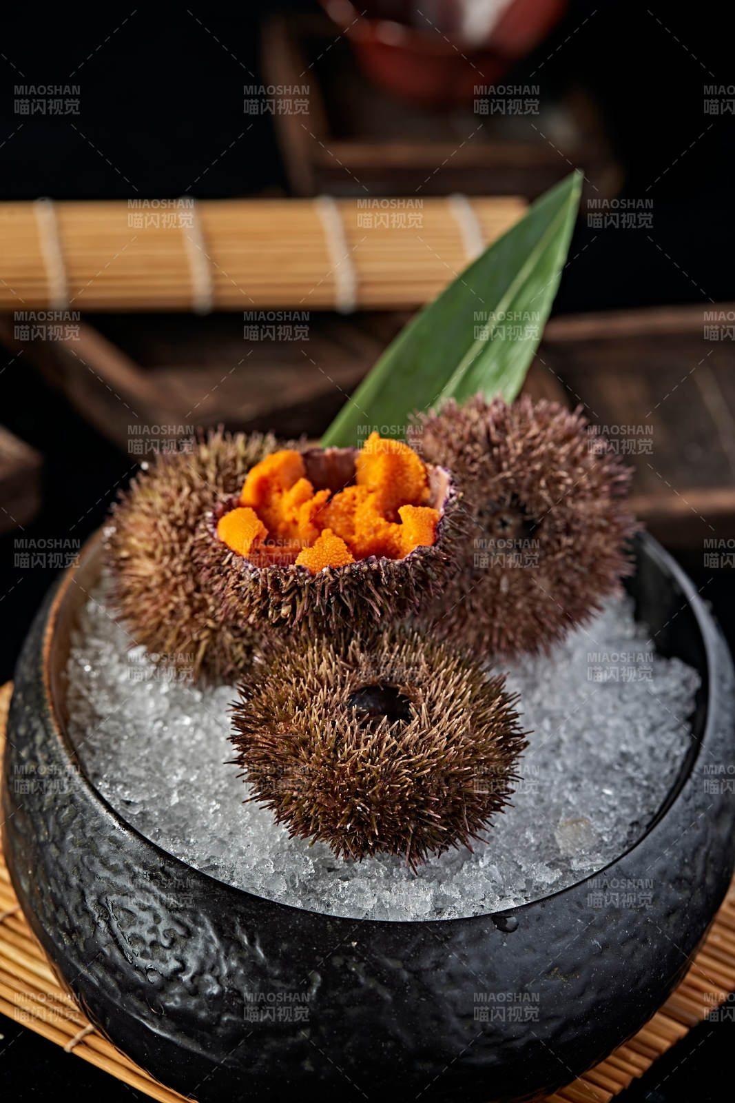 日料生鲜海胆刺身图片