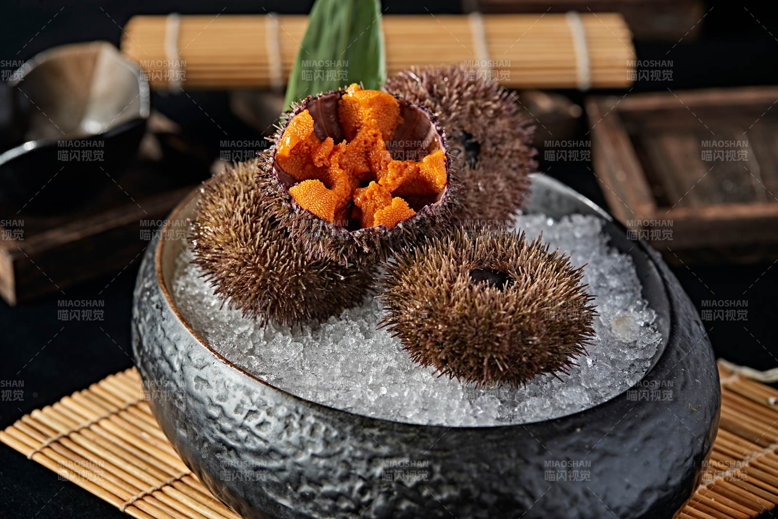 日料生鲜海胆刺身图片