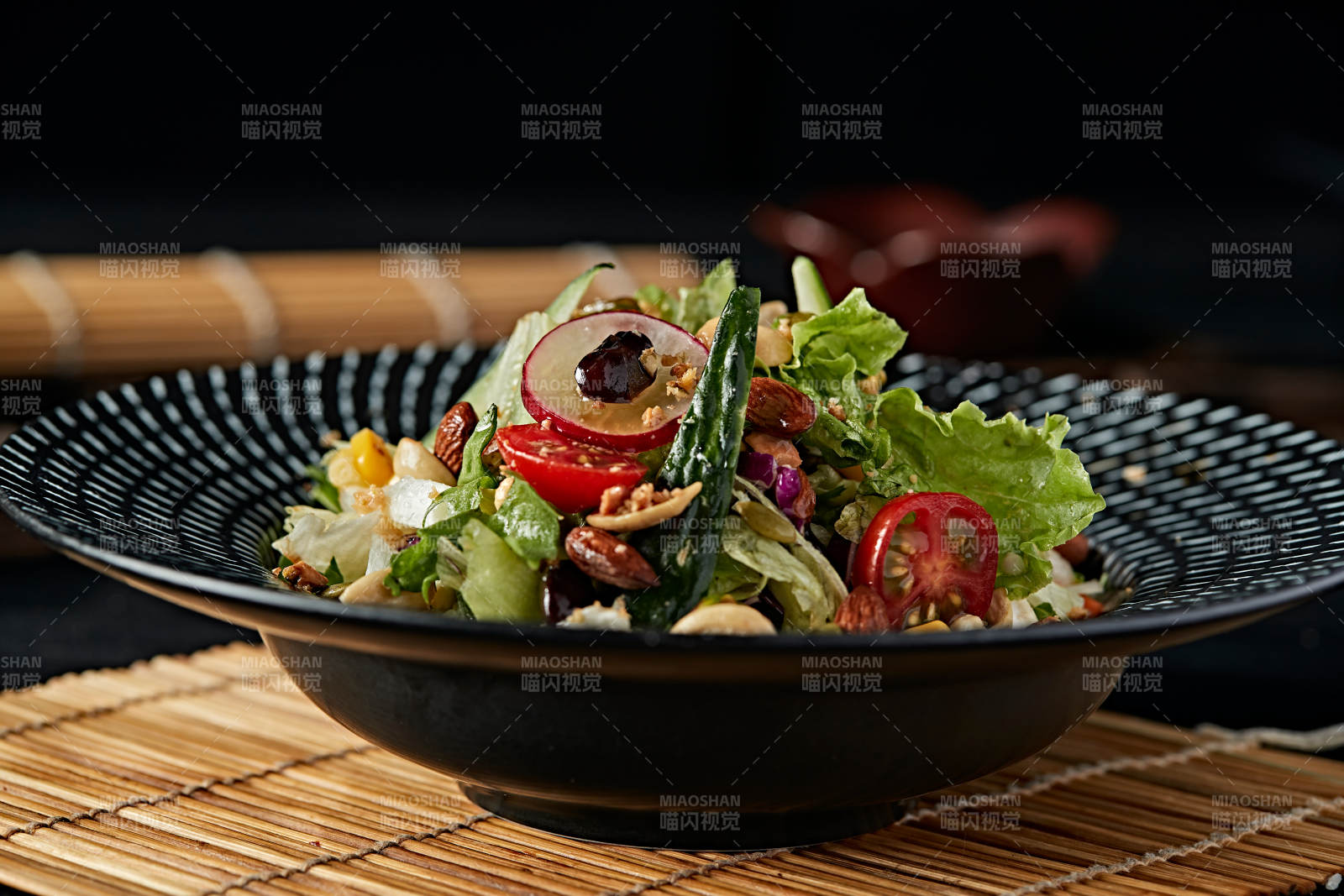 坚果时蔬沙拉图片