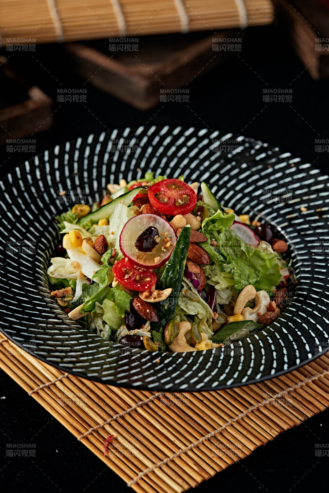 坚果时蔬沙拉图片