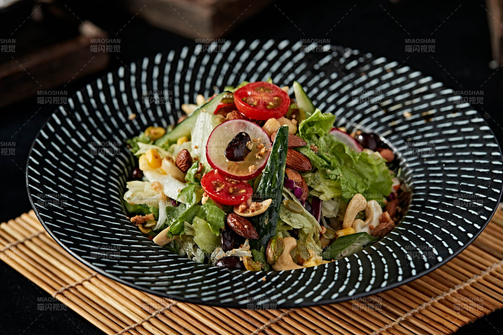 坚果时蔬沙拉图片