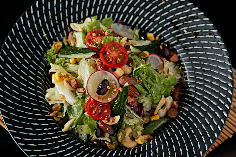 坚果时蔬沙拉图片