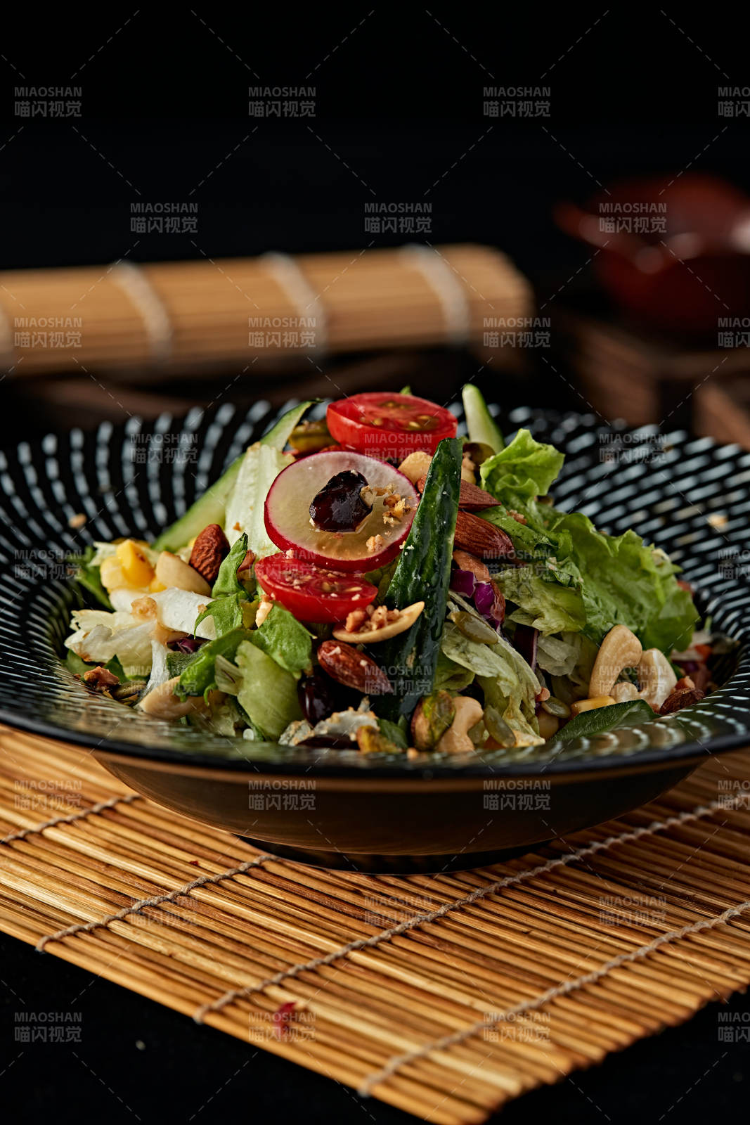 坚果时蔬沙拉图片