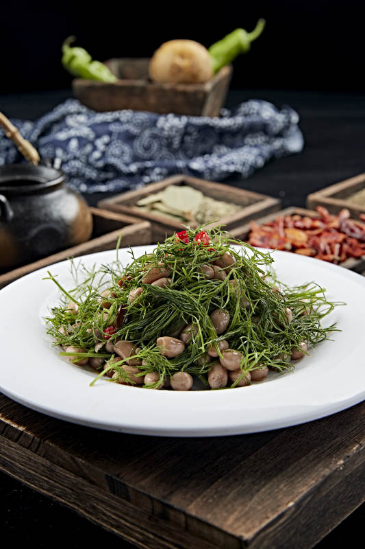 卤水花生米拌茴香图片