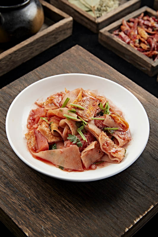 街头小吃烤冷面图片