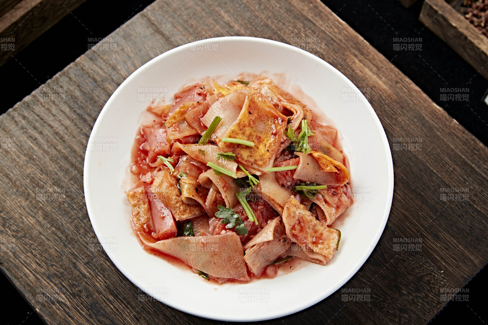 街头小吃烤冷面图片