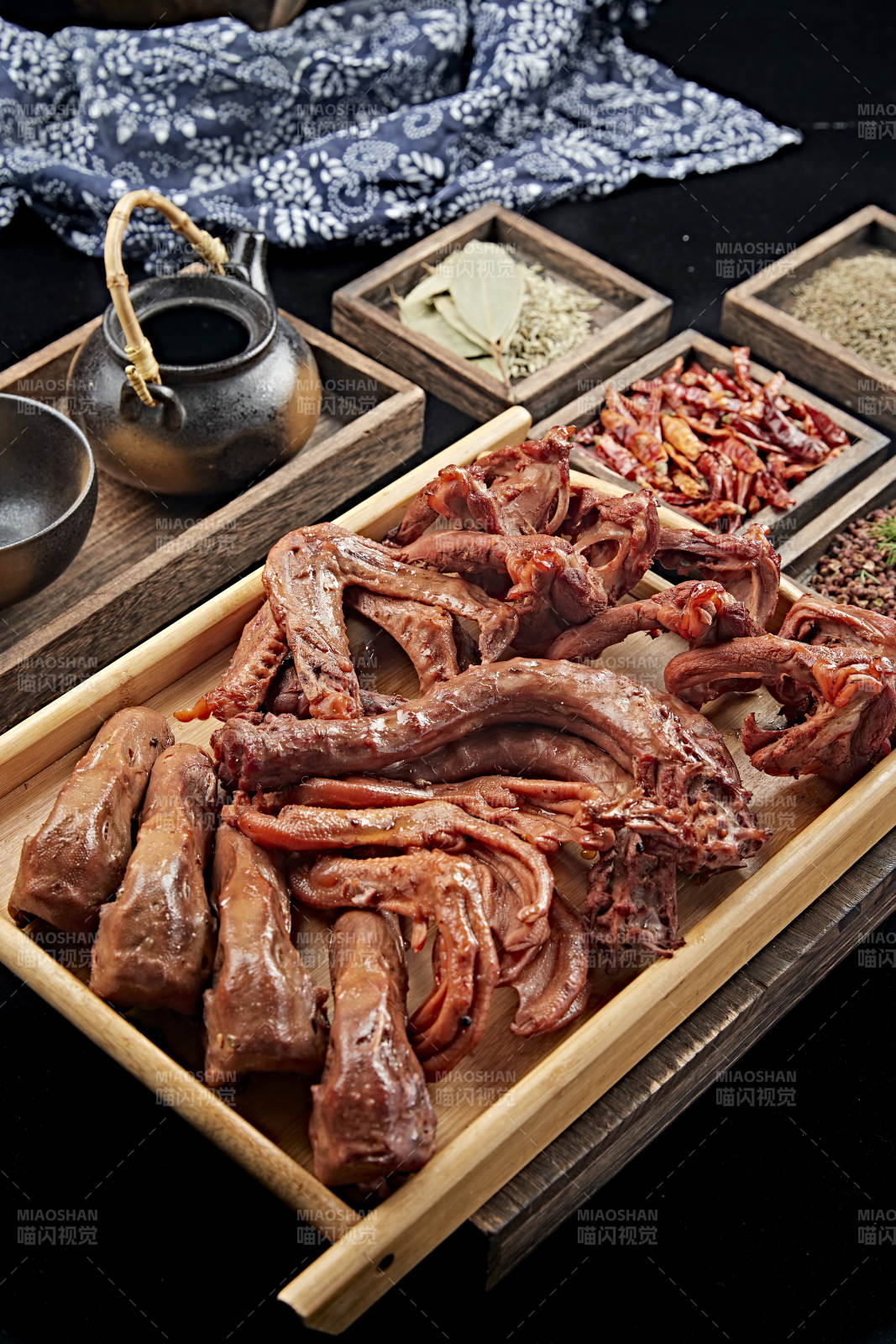 卤味鸭货拼盘图片