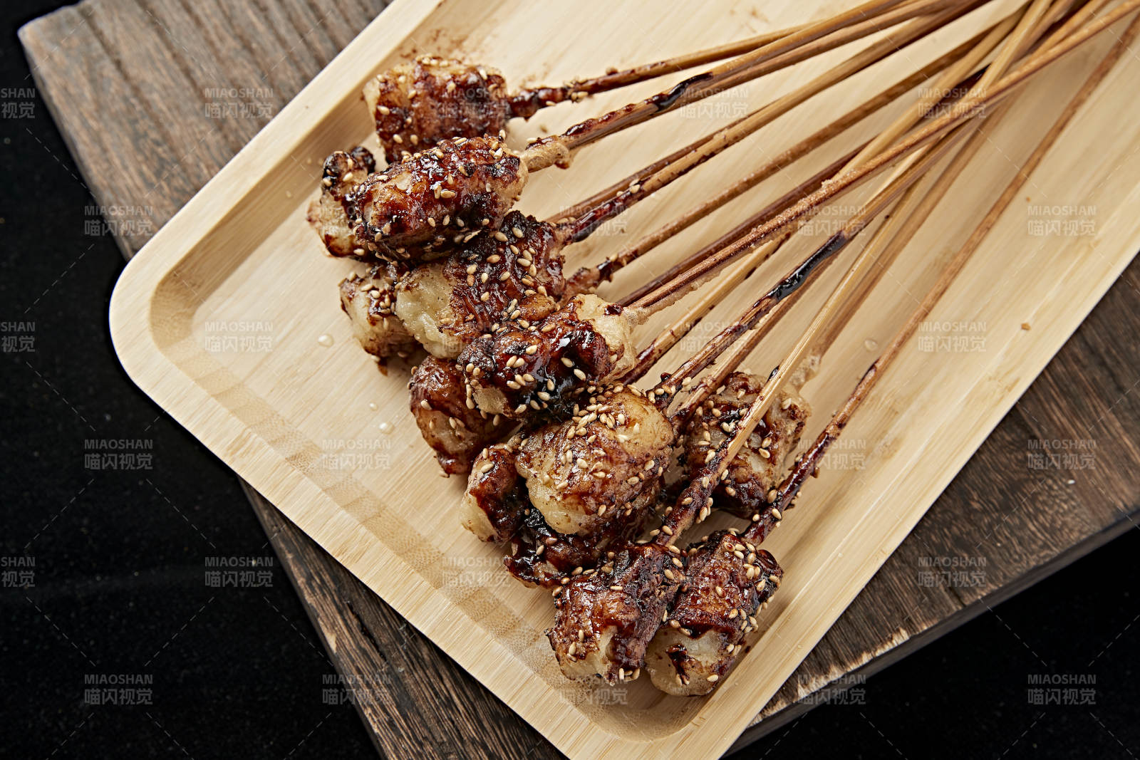 刷酱炭烤美味豆腐糕图片