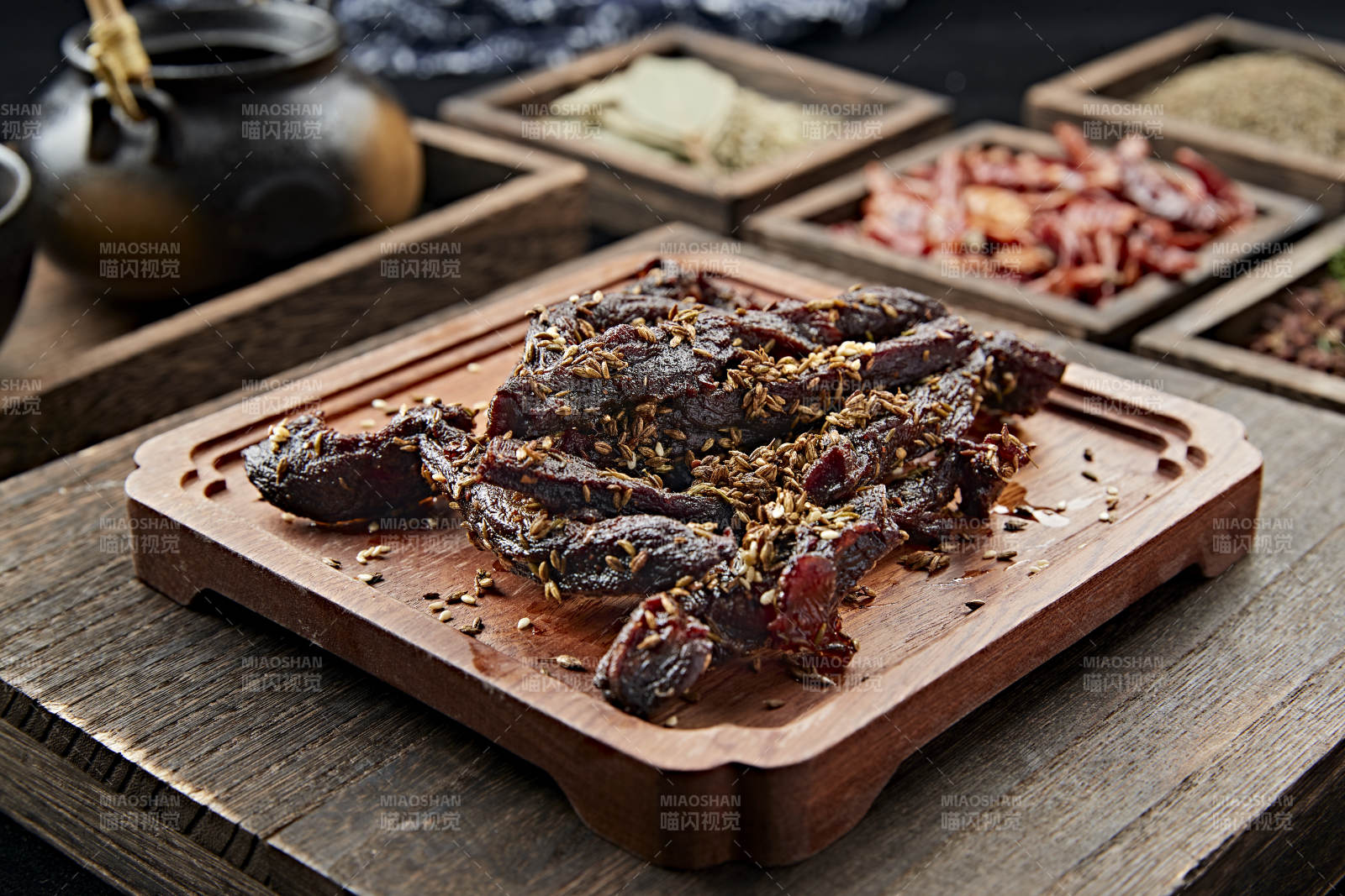 炭烤草原蒙古族风干牛肉图片