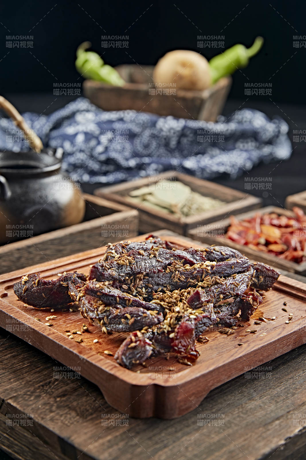 炭烤草原蒙古族风干牛肉图片