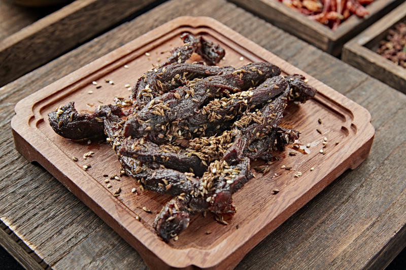 炭烤草原蒙古族风干牛肉图片