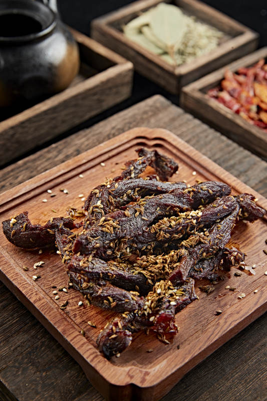 炭烤草原蒙古族风干牛肉图片