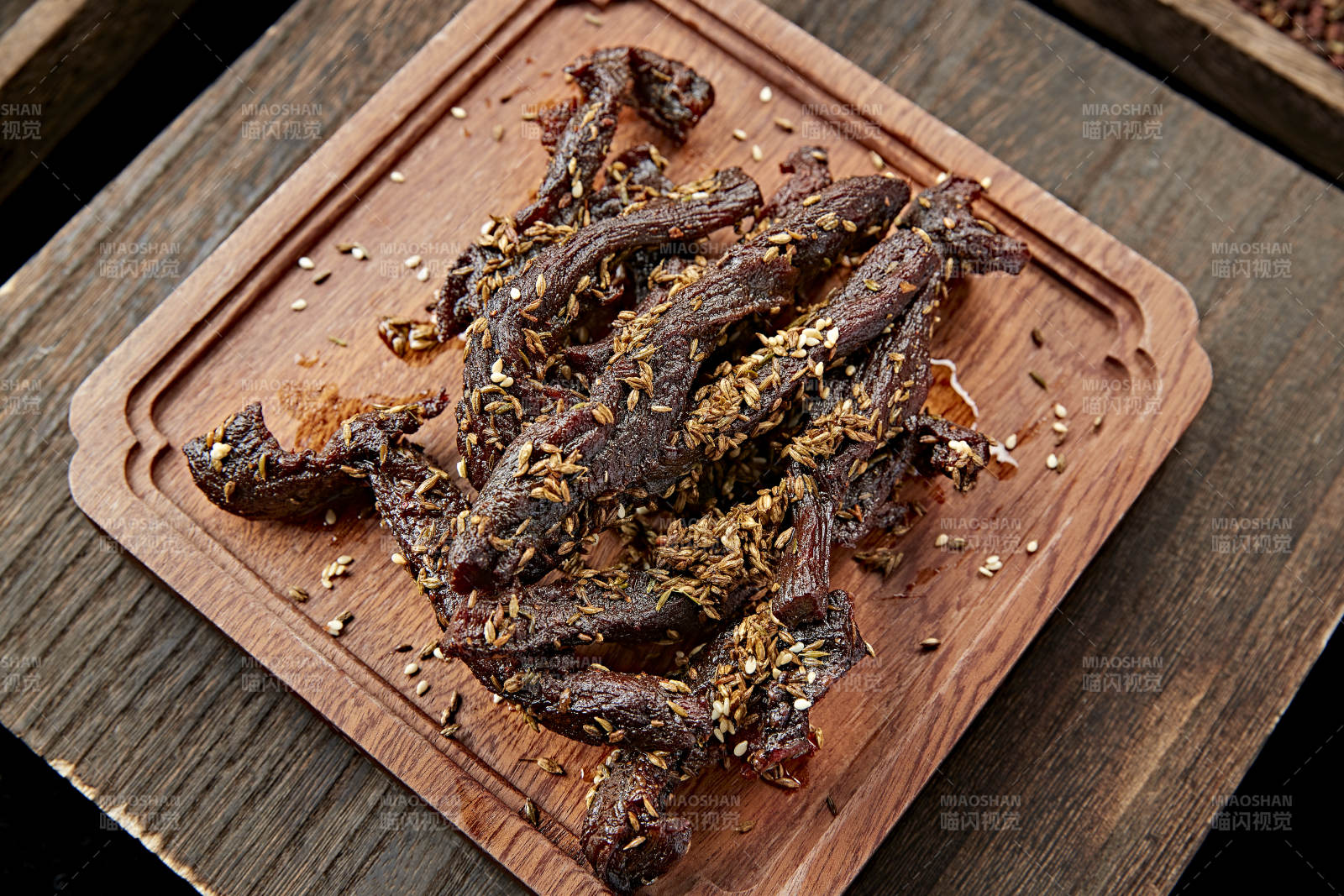 炭烤草原蒙古族风干牛肉图片