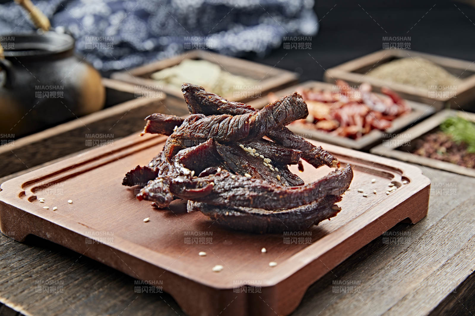 炭烤草原蒙古族风干牛肉图片