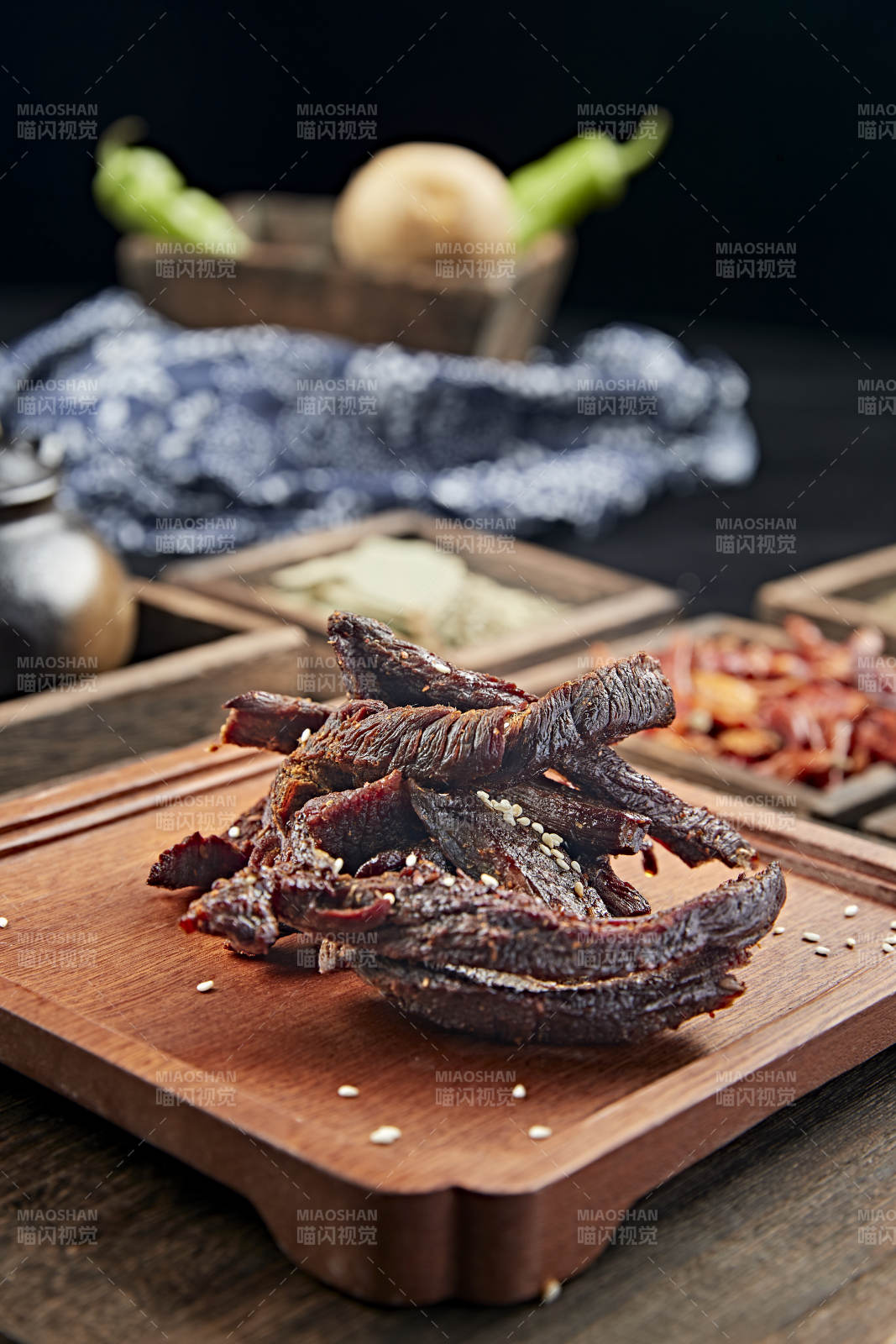 炭烤草原蒙古族风干牛肉图片