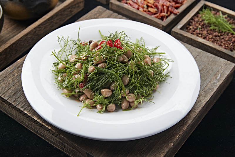 卤水花生米拌茴香图片