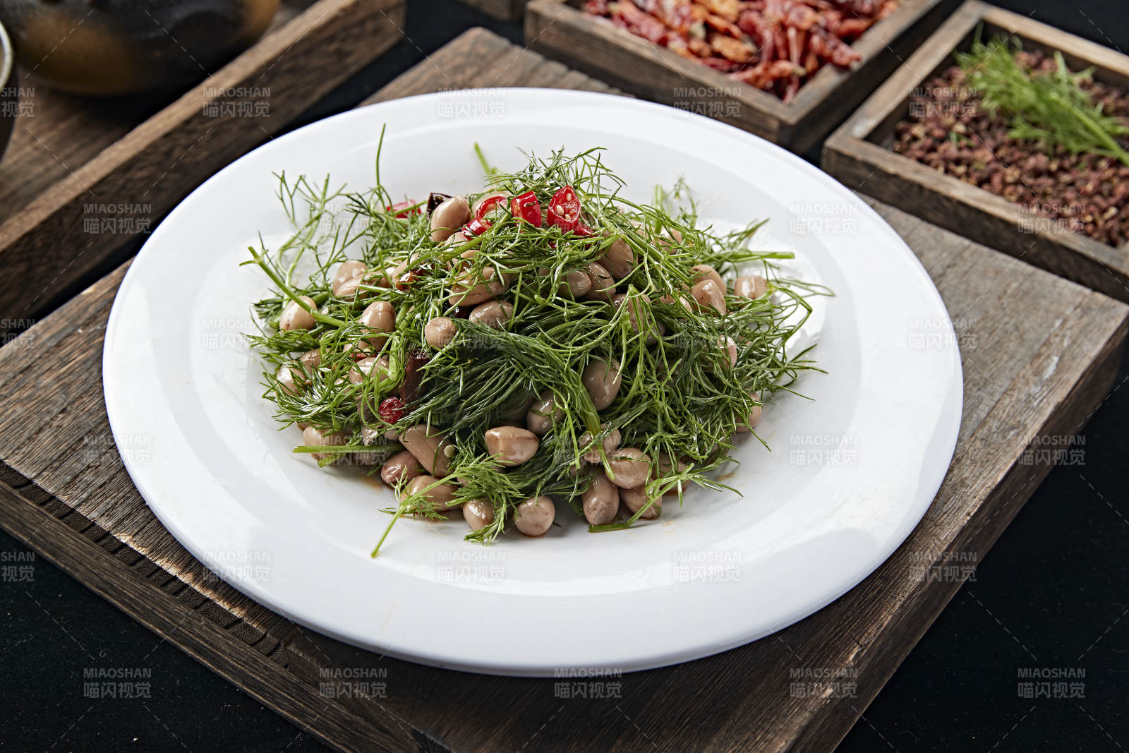 卤水花生米拌茴香图片