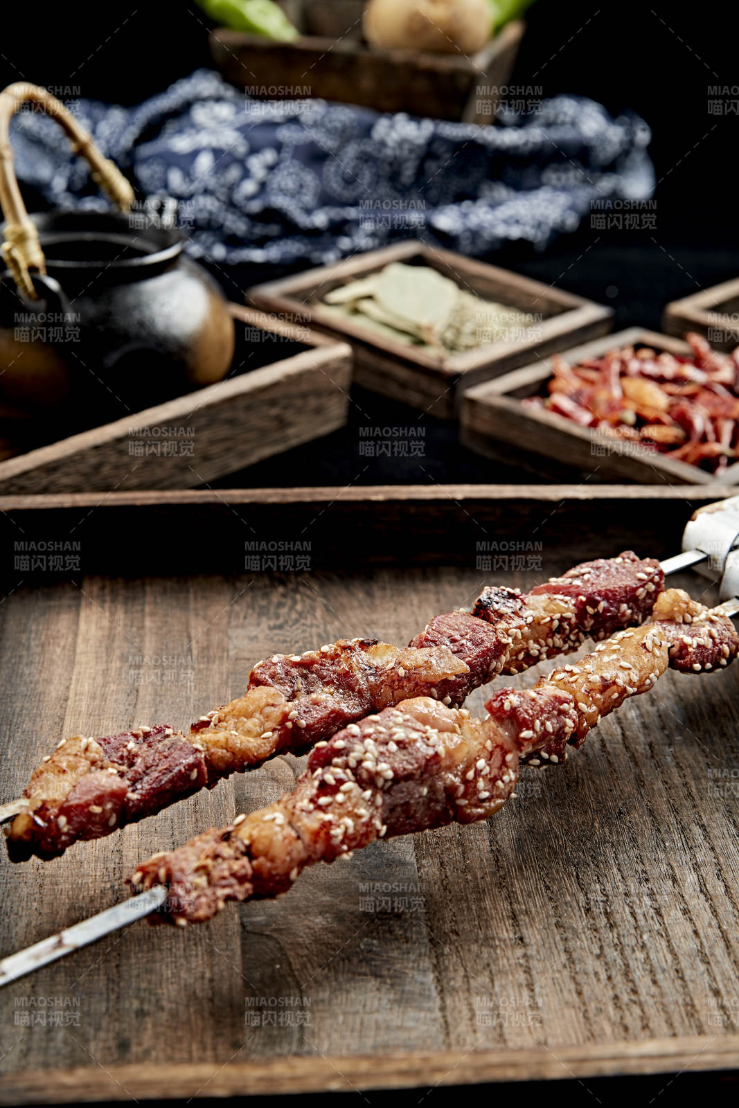 铁签串烤大块羊肉图片