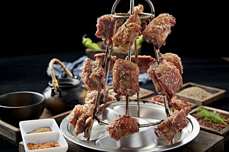 馕坑架子烤肉图片